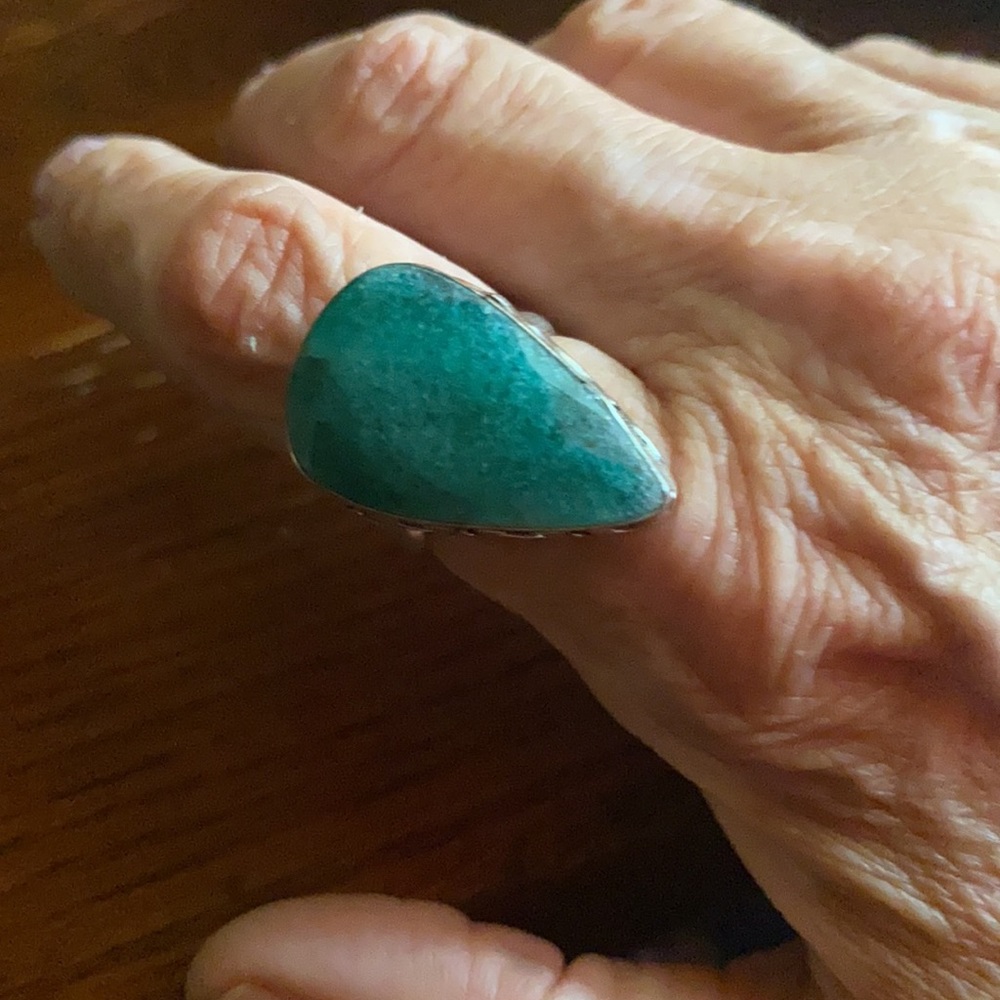 Beautifully Faceted Emerald & Sterling Silver Ring 7 - Picture 3 of 5